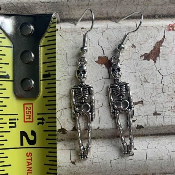 Brand new cute Halloween dangle spooky season skeleton earrings - Picture 3 of 3